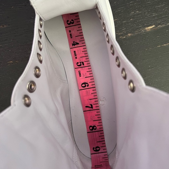 SOLD!!!Chanel white leather quilted combat 2021 collection lace up boots 35 - Picture 15 of 17